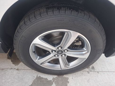 Used 2024 Ford Edge SEL w/ Convenience Package image 8