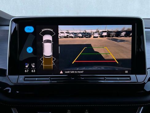 Used 2025 Volkswagen Atlas Cross Sport SE image 32