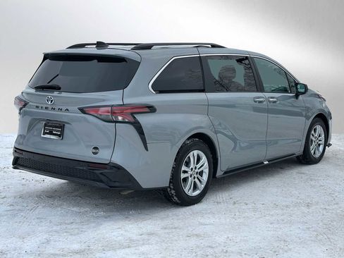 Used 2023 Toyota Sienna XSE image 3