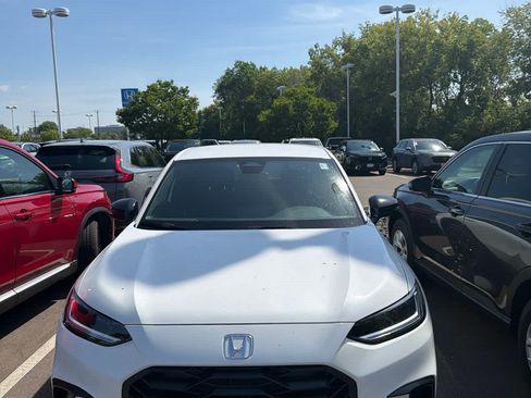 Used 2027 Honda HR-V Sport image 3