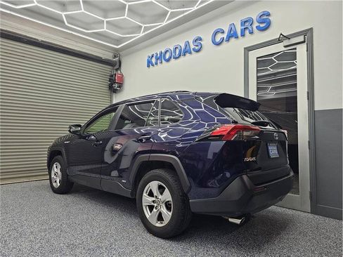 Used 2020 Toyota RAV4 XLE w/ Convenience Package AWD/4WD image 3