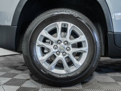 Used 2023 Chevrolet Traverse LS image 17