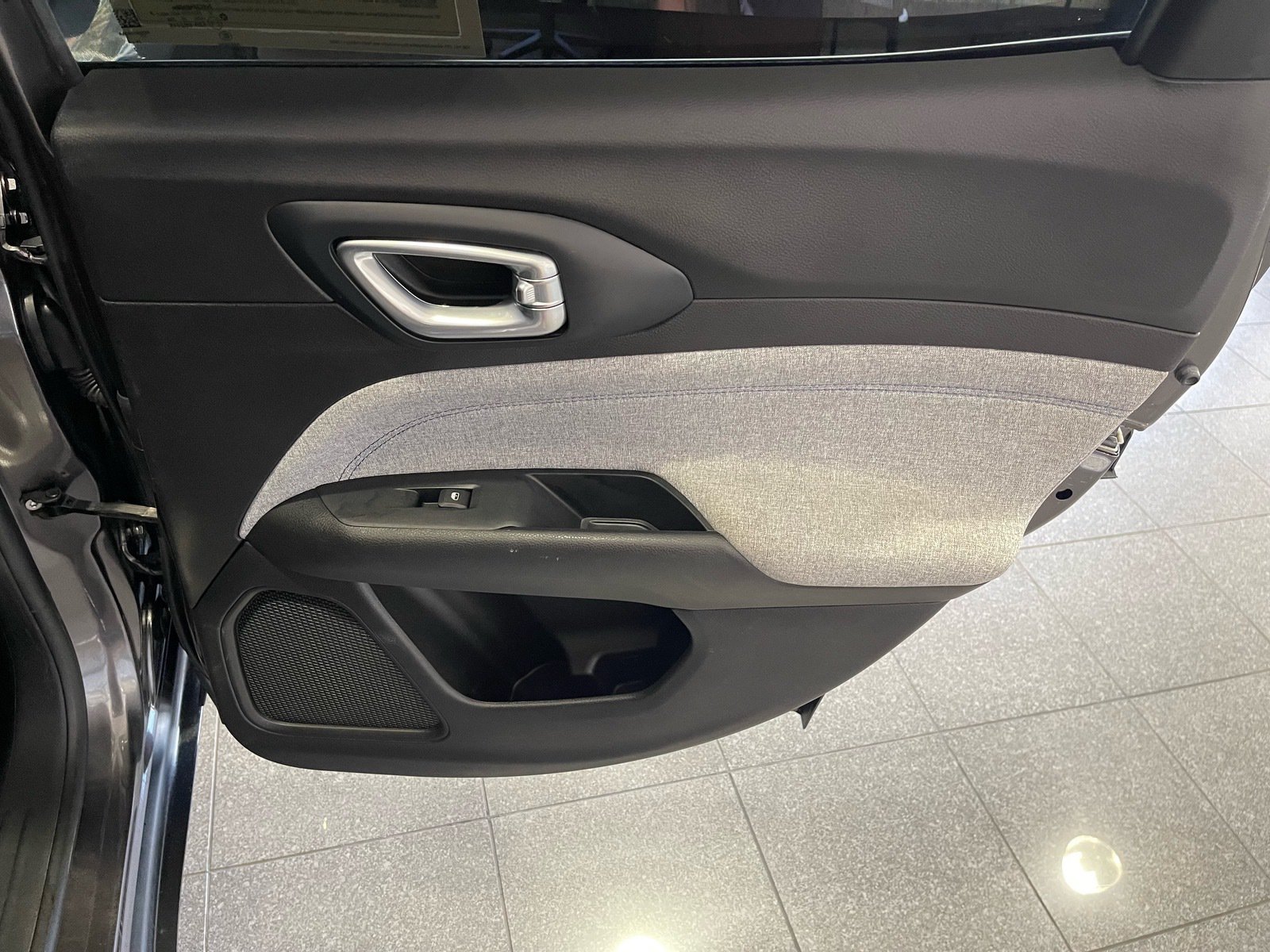 Used 2022 Jeep Compass Latitude FWD image 43