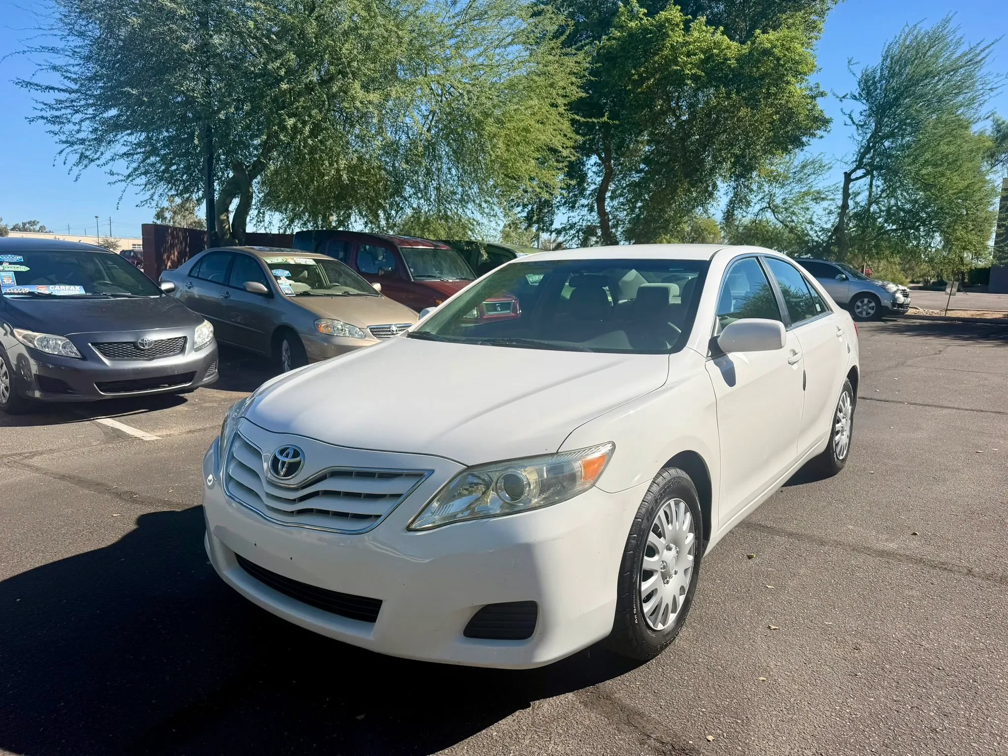 Used 2011 Toyota Camry LE FWD image 1