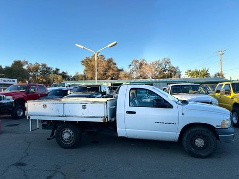 Used 2004 Dodge Ram 2500 Truck ST image 3