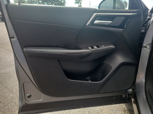 Used 2024 Mitsubishi Outlander SE image 18