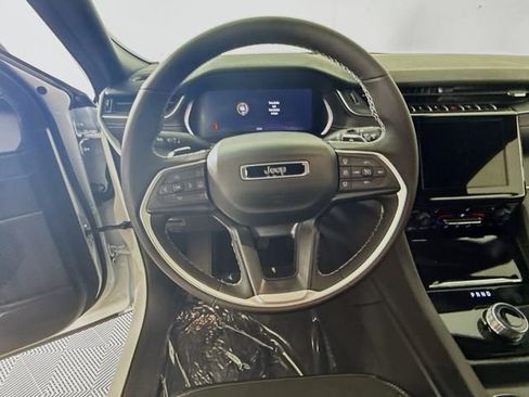 New 2025 Jeep Grand Cherokee Altitude image 11