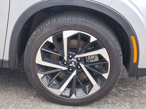 Used 2024 Mitsubishi Outlander SE image 8