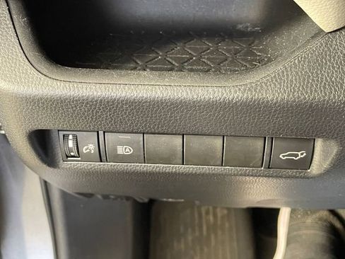 Used 2021 Toyota RAV4 XLE w/ Convenience Package FWD image 10