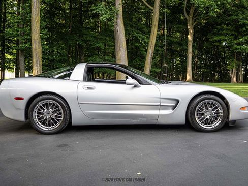 Used 1999 Chevrolet Corvette Coupe w/ Performance Handling Pkg RWD image 19