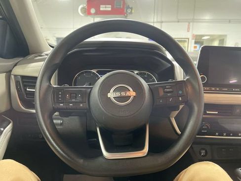 Used 2024 Nissan Rogue SV FWD image 14