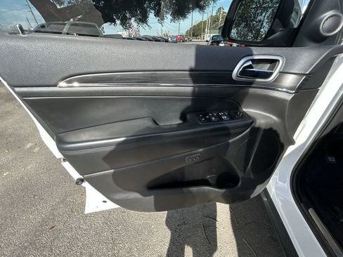 Used 2019 Jeep Grand Cherokee Limited w/ Luxury Group II image 12