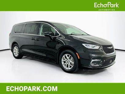 Used 2024 Chrysler Pacifica Touring-L