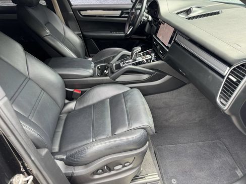 Used 2023 Porsche Cayenne Platinum Edition AWD/4WD image 18