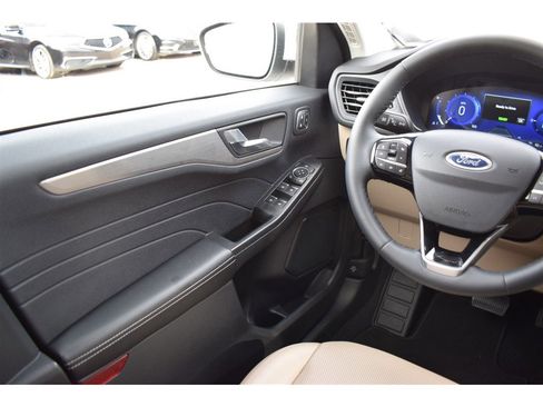 Used 2022 Ford Escape Titanium image 25