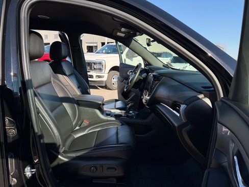 Used 2022 Chevrolet Traverse LT image 18