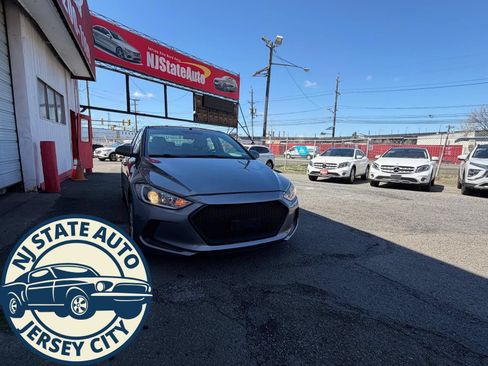 Used 2018 Hyundai Elantra SE FWD image 9
