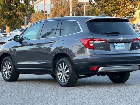 Used 2021 Honda Pilot EX image 3