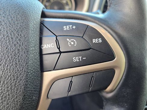 Used 2017 Jeep Cherokee Limited AWD/4WD image 17