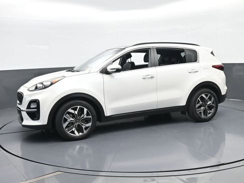 Used 2021 Kia Sportage EX w/ EX Technology Package image 2