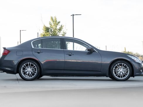 Used 2011 INFINITI G37 Journey w/ Premium Pkg image 3