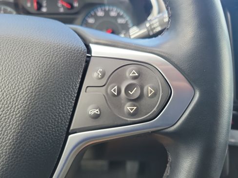 Used 2023 Chevrolet Traverse LT FWD image 19