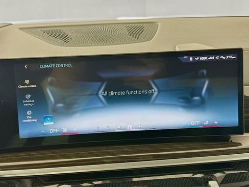 Used 2024 BMW X5 xDrive50e w/ Premium Package image 16