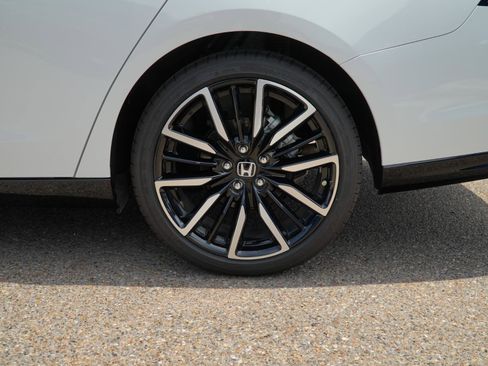 Used 2025 Honda Accord Touring image 10