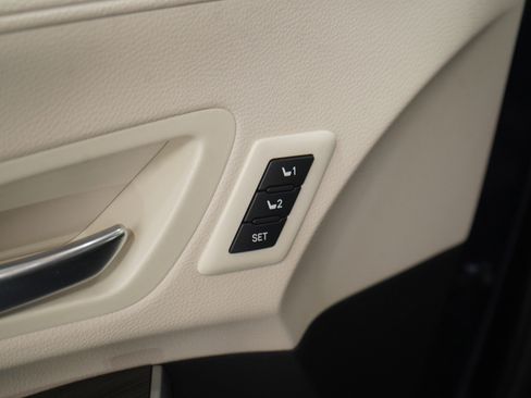 Used 2023 Toyota Sienna Platinum image 25