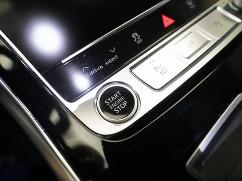 Used 2023 Audi Q8 Prestige image 35