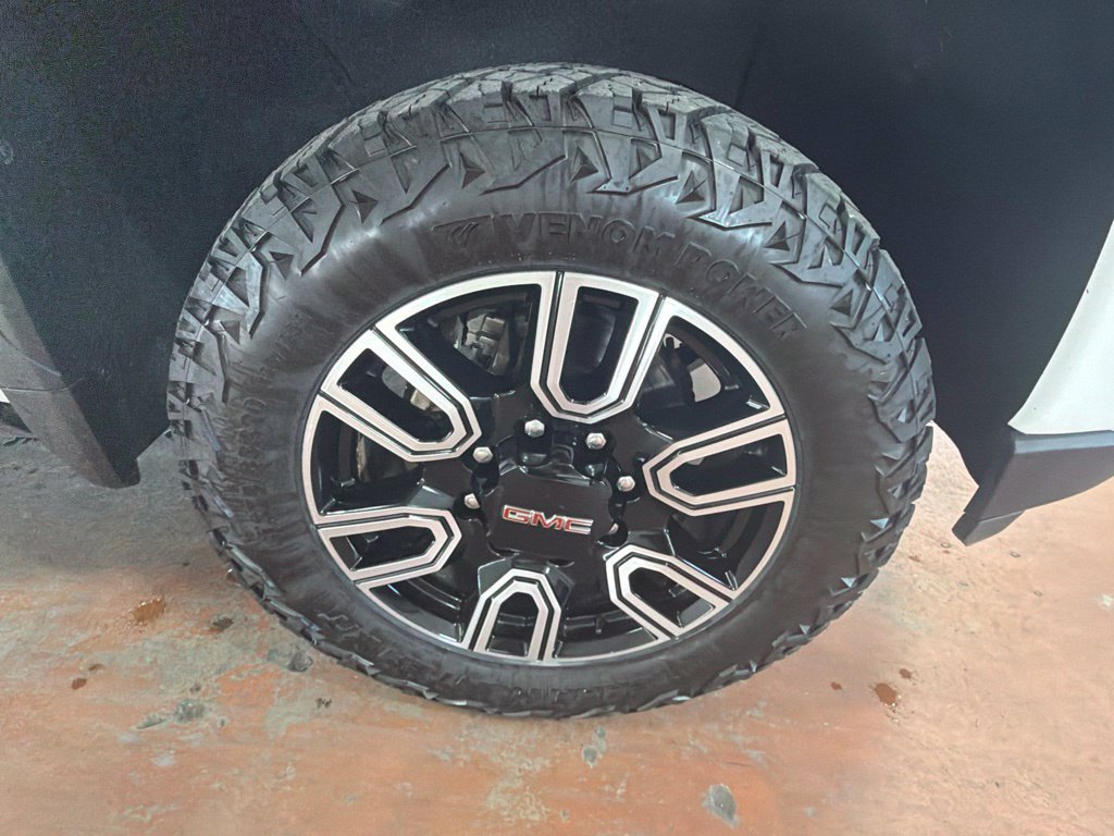 Used 2021 GMC Sierra 2500 AT4 w/ AT4 Premium Plus Package AWD/4WD image 10