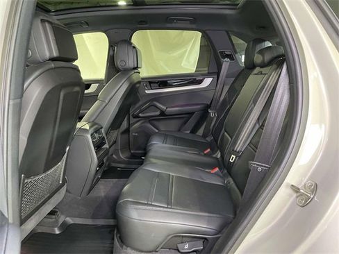 Used 2024 Porsche Cayenne image 19