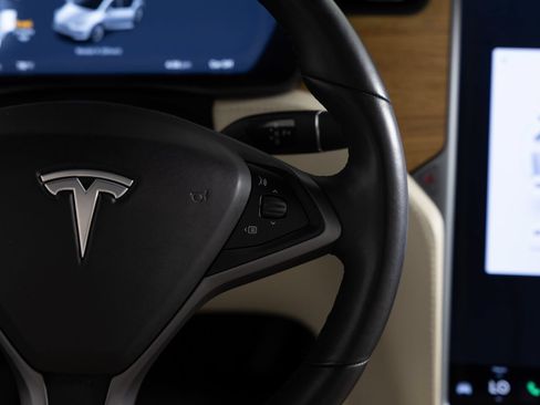 Used 2018 Tesla Model X 100D AWD/4WD image 32