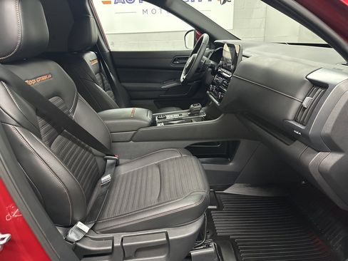 Used 2025 Nissan Pathfinder Rock Creek image 19