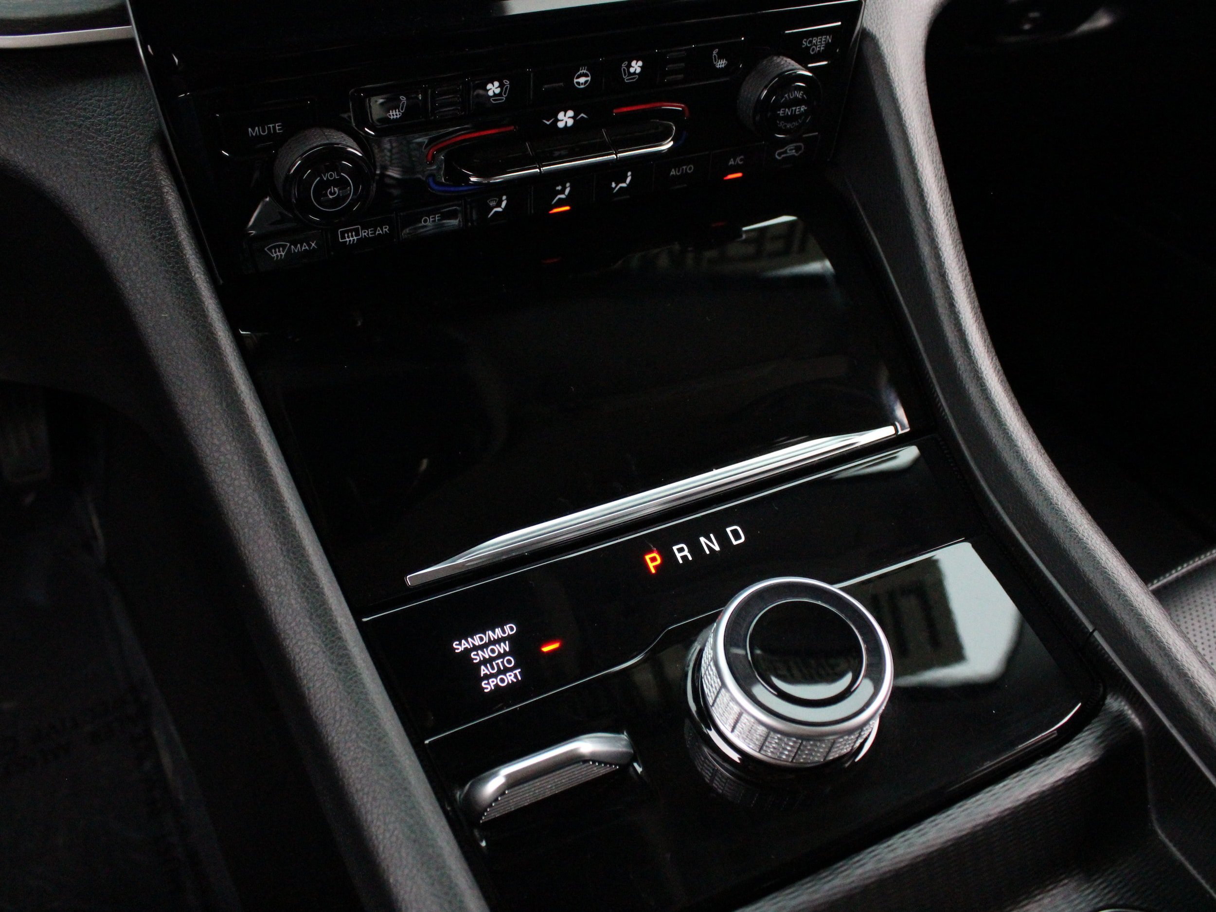 Used 2023 Jeep Grand Cherokee Limited w/ Luxury Tech Group II AWD/4WD image 30