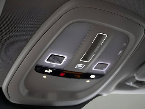 Certified 2025 Volvo XC90 T8 Plus w/ Protection Package Premier image 28