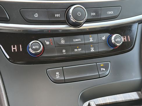 Used 2017 Buick LaCrosse Essence image 30