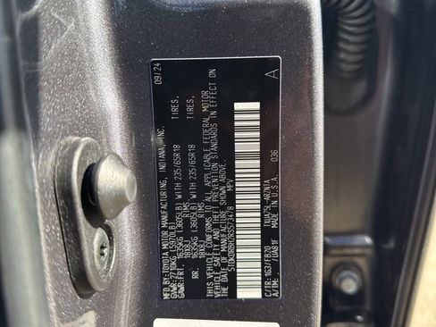Certified 2024 Toyota Highlander LE AWD/4WD image 25