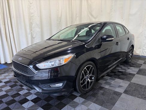 Used 2016 Ford Focus SE w/ SE Sport Package image 2