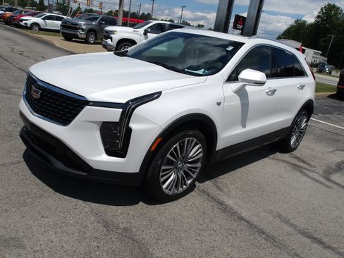 Used 2024 Cadillac XT4 Premium Luxury AWD/4WD image 4