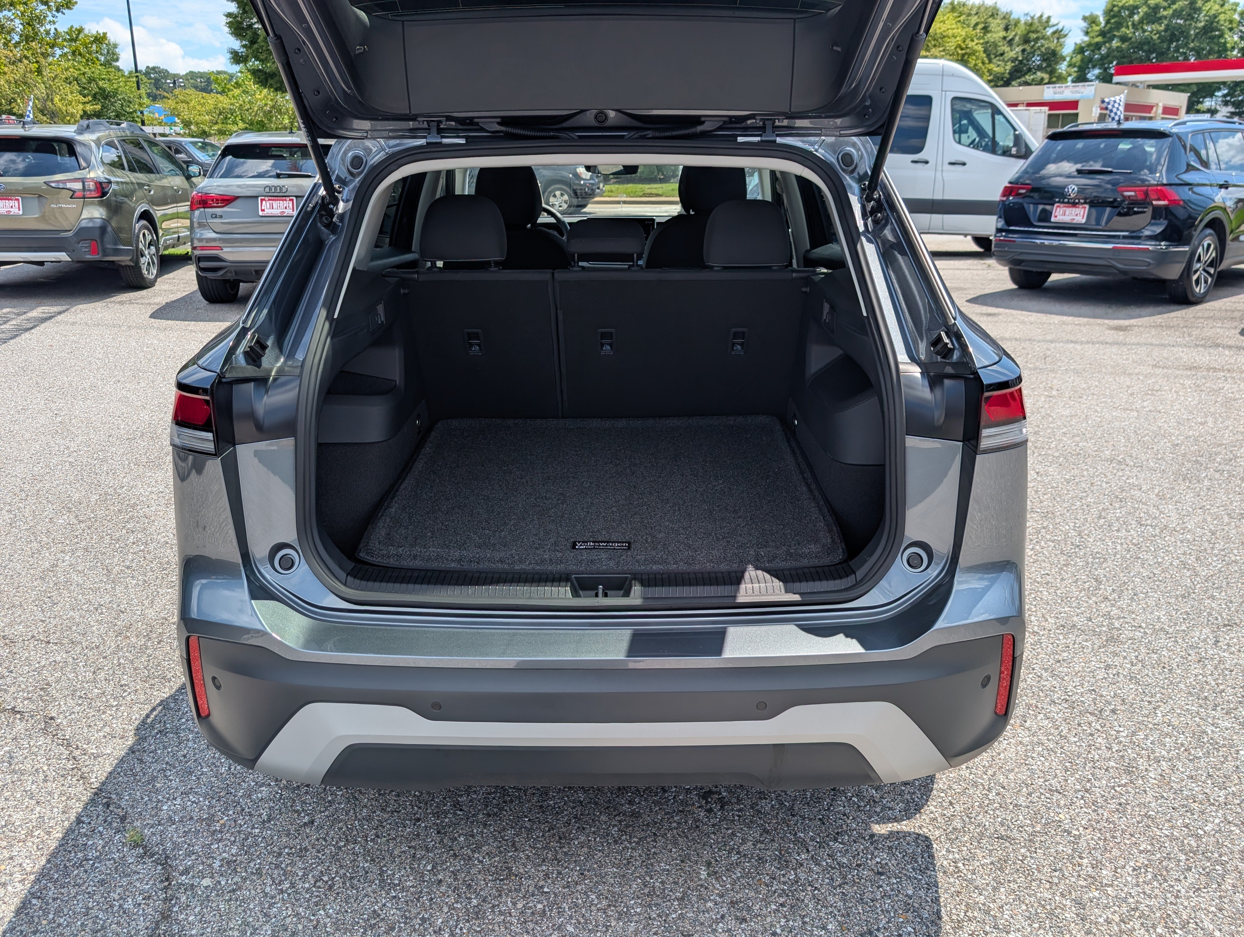 Used 2025 Volkswagen Tiguan S AWD/4WD image 12