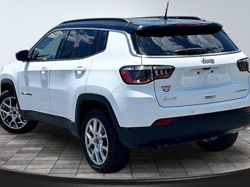 Used 2025 Jeep Compass Limited AWD/4WD image 2