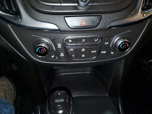 Used 2019 Chevrolet Equinox LT w/ Sun & Navigation Package AWD/4WD image 19