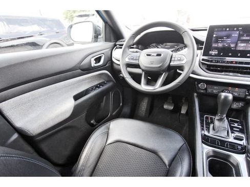 Used 2024 Jeep Compass Latitude AWD/4WD image 7