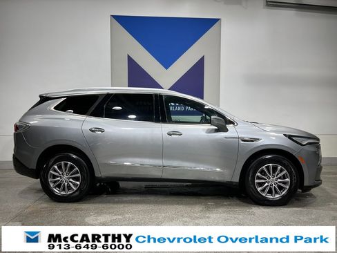 Used 2024 Buick Enclave Premium image 4