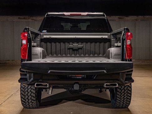 Used 2025 Chevrolet Silverado 1500 Custom Trail Boss w/ Midnight Edition image 9