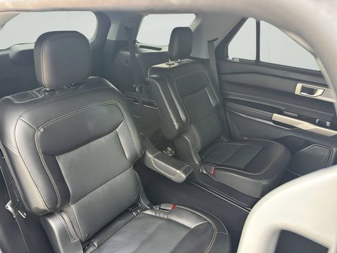 Used 2023 Ford Explorer Limited w/ Equipment Group 301A RWD image 18