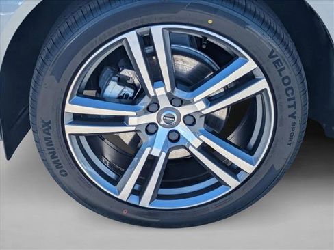 Used 2021 Volvo XC60 T5 Momentum w/ Protection Package Premier FWD image 22