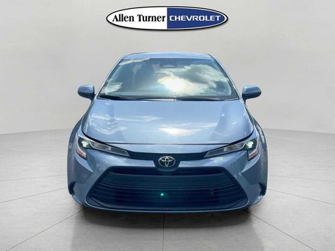 Used 2023 Toyota Corolla LE FWD image 2