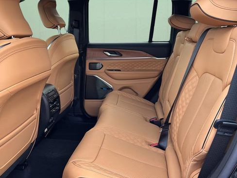 New 2025 Jeep Grand Cherokee Summit image 21